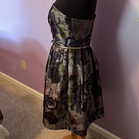 Donna Morgan | Strapless Purple Floral Flare Dress - Picture 4 of 7